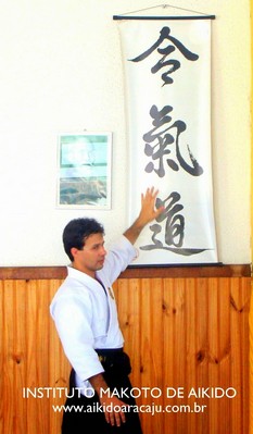 Sensei Josemar explicando o Kanji Aikido
