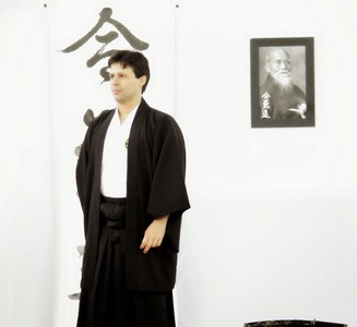 Sensei Josemar em traje de Cerimônia de Graduação